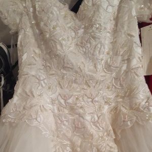 Gloria-Vanderbilt-Never-Worn-Beautiful-Wedding-Dr